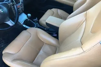 Alfa Romeo GT, 1.9, 110 kW, дизель, механическая, передний привод