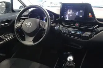 Toyota C-HR, 1.8, 72 kW, гибрид, автомат, передний привод