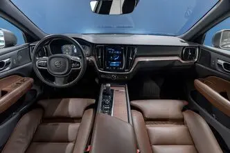 Volvo V60 Cross Country, 2.0, 184 kW, гибрид, автомат, полный привод