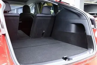 Tesla Model Y, 153 kW, электричество, автомат, полный привод