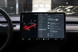 Tesla Model Y, 153 kW, электричество, автомат, полный привод