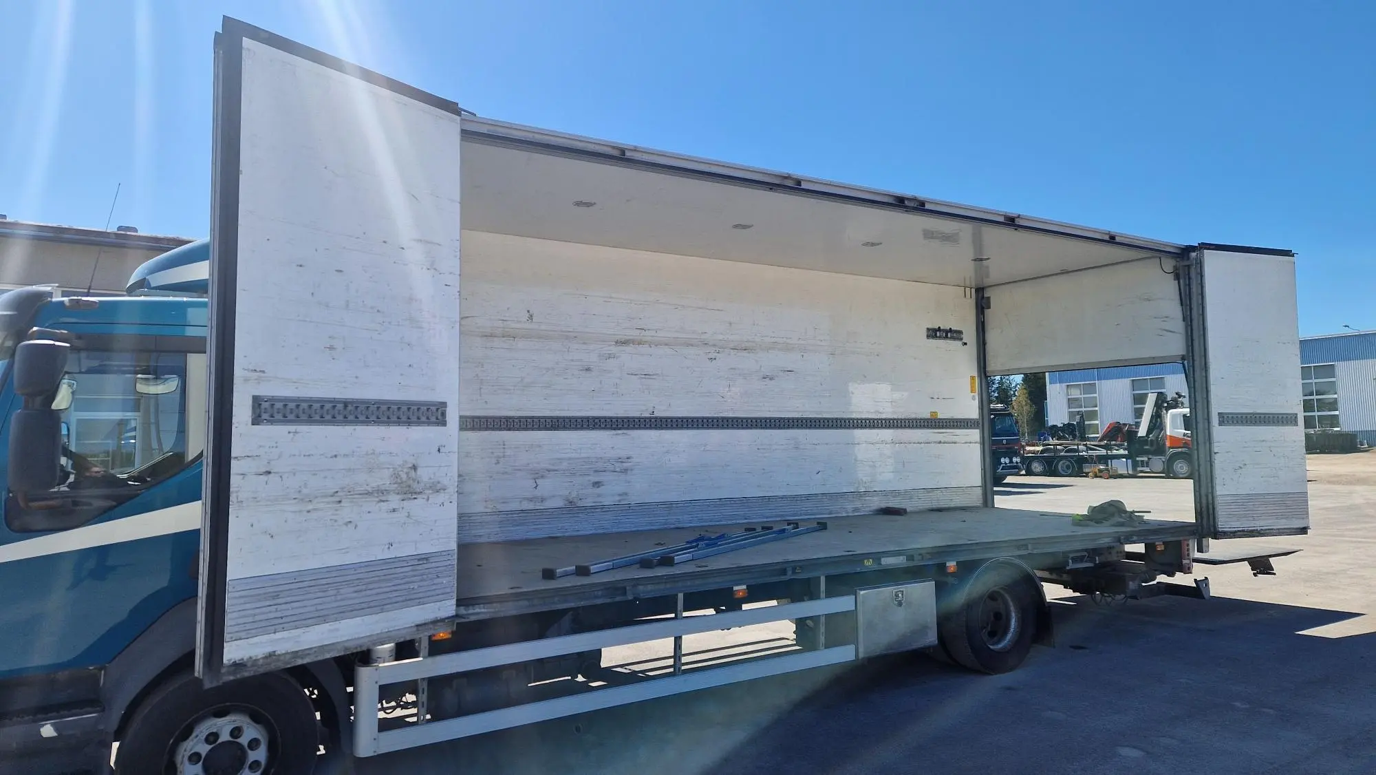 Volvo FL260 4X2, 195 kW, diesel, automatic