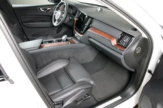 Volvo XC60, 2.0, 184 kW, hybrid, automatic, four-wheel drive