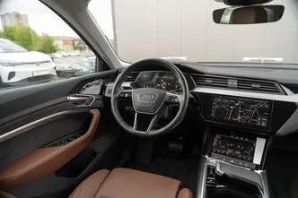 Audi e-tron, 300 kW, elekter, automaat, nelikvedu