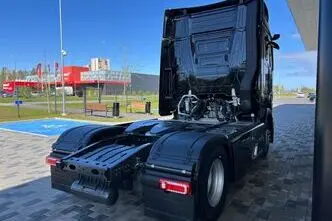 Mercedes-Benz Actros, 12.8, 330 kW, дизель, автомат, задний привод