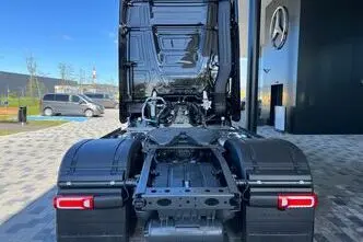 Mercedes-Benz Actros, 12.8, 330 kW, дизель, автомат, задний привод
