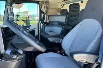 Mercedes-Benz Actros, 12.8, 330 kW, дизель, автомат, задний привод