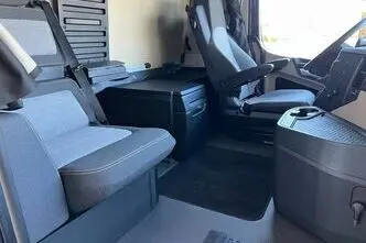 Mercedes-Benz Actros, 12.8, 330 kW, дизель, автомат, задний привод