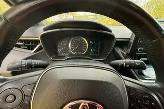 Toyota Corolla, 1.8, 72 kW, гибрид, автомат, передний привод