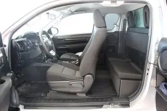 Toyota Hilux, 2.4, 110 kW, дизель, механическая, полный привод