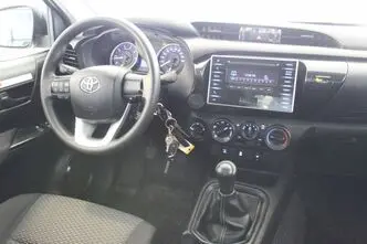 Toyota Hilux, 2.4, 110 kW, дизель, механическая, полный привод