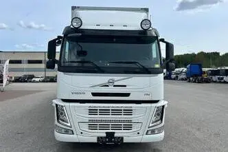 Volvo FM330 4X2 EURO6 + CARRIER + DOUBLE STOCK, 250 kW, diesel, automatic