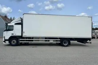 Volvo FM330 4X2 EURO6 + CARRIER + DOUBLE STOCK, 250 kW, diesel, automatic