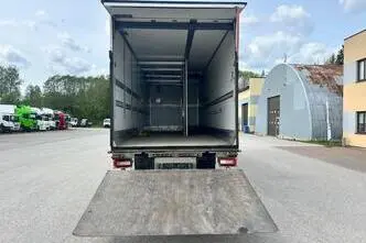 Volvo FM330 4X2 EURO6 + CARRIER + DOUBLE STOCK, 250 kW, diesel, automatic