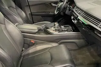 Audi Q7, 3.0, 210 kW, гибрид, автомат, полный привод