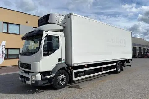Volvo FL240, 2013, 181 kW, дизель, автомат