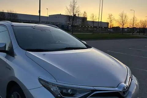 Toyota Auris, hübriid b+e, automaat, esivedu