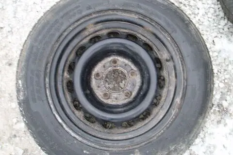 Used alloy wheel+studless winter tire 205/65R15,