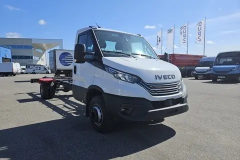 Iveco Daily, 2025, manuaal, tagavedu