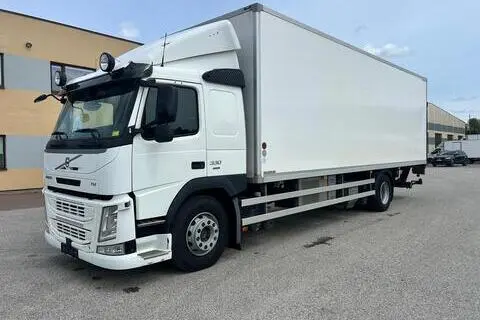 Volvo FM330 4X2 EURO6 + CARRIER + DOUBLE STOCK, 2017, 250 kW, diesel, automatic