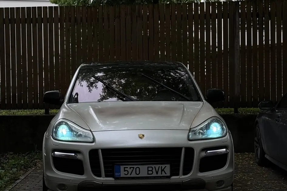 Porsche Cayenne, 4.8, 450 kW, бензин, полуавтомат, полный привод