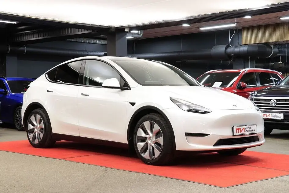 Tesla Model Y, 153 kW, электричество, автомат, полный привод