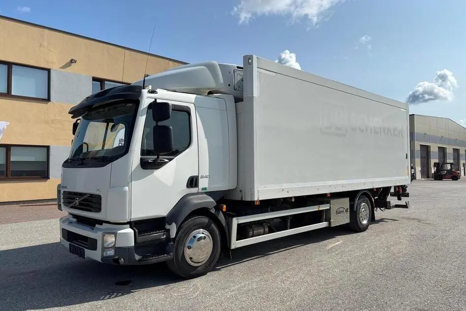 Volvo FL240 + CARRIER SUPRA 850, 181 kW, diisel, automaat