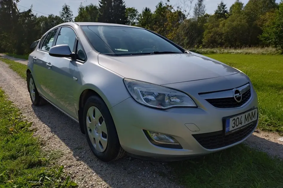 Opel Astra, 1.2, 70 kW, дизель, механическая, передний привод
