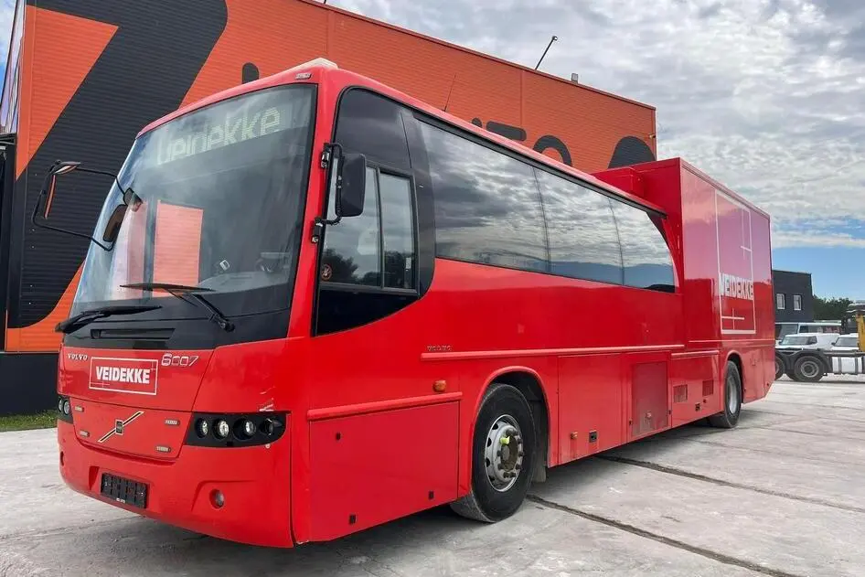 Volvo B12M 4x2, 309 kW, дизель, механическая