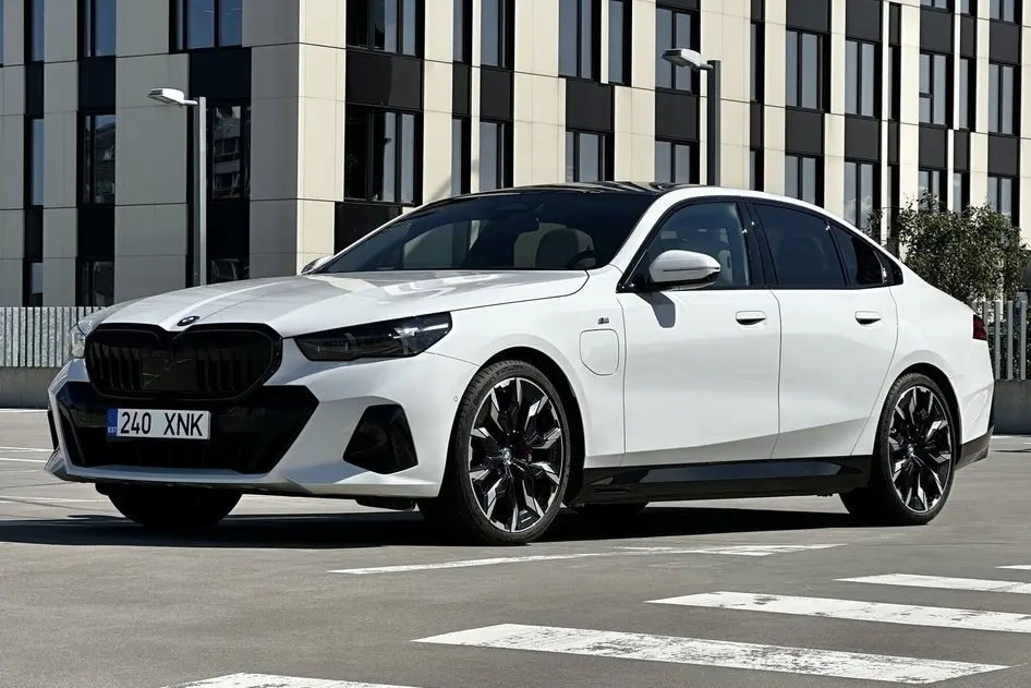 BMW 550, 3.0, 230 kW, plug-in hybrid, automatic, four-wheel drive