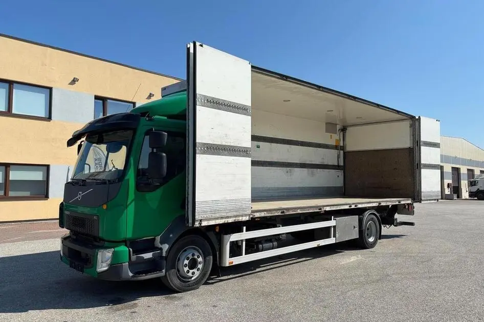 Volvo FL250 4x2 EURO 6 SIDE OPEN BOX, 2016, 188 kW, diesel, automatic