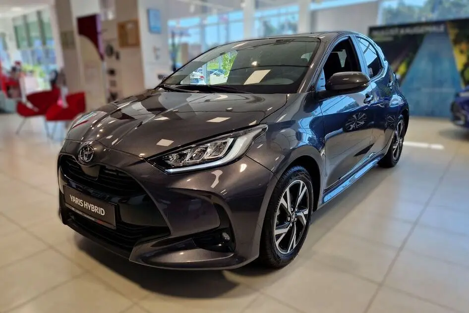 Toyota Yaris, 1.5, 68 kW, гибрид, автомат, передний привод