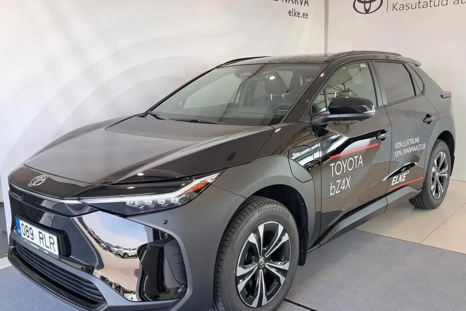 Toyota bZ4X, 118 kW, электричество, полный привод