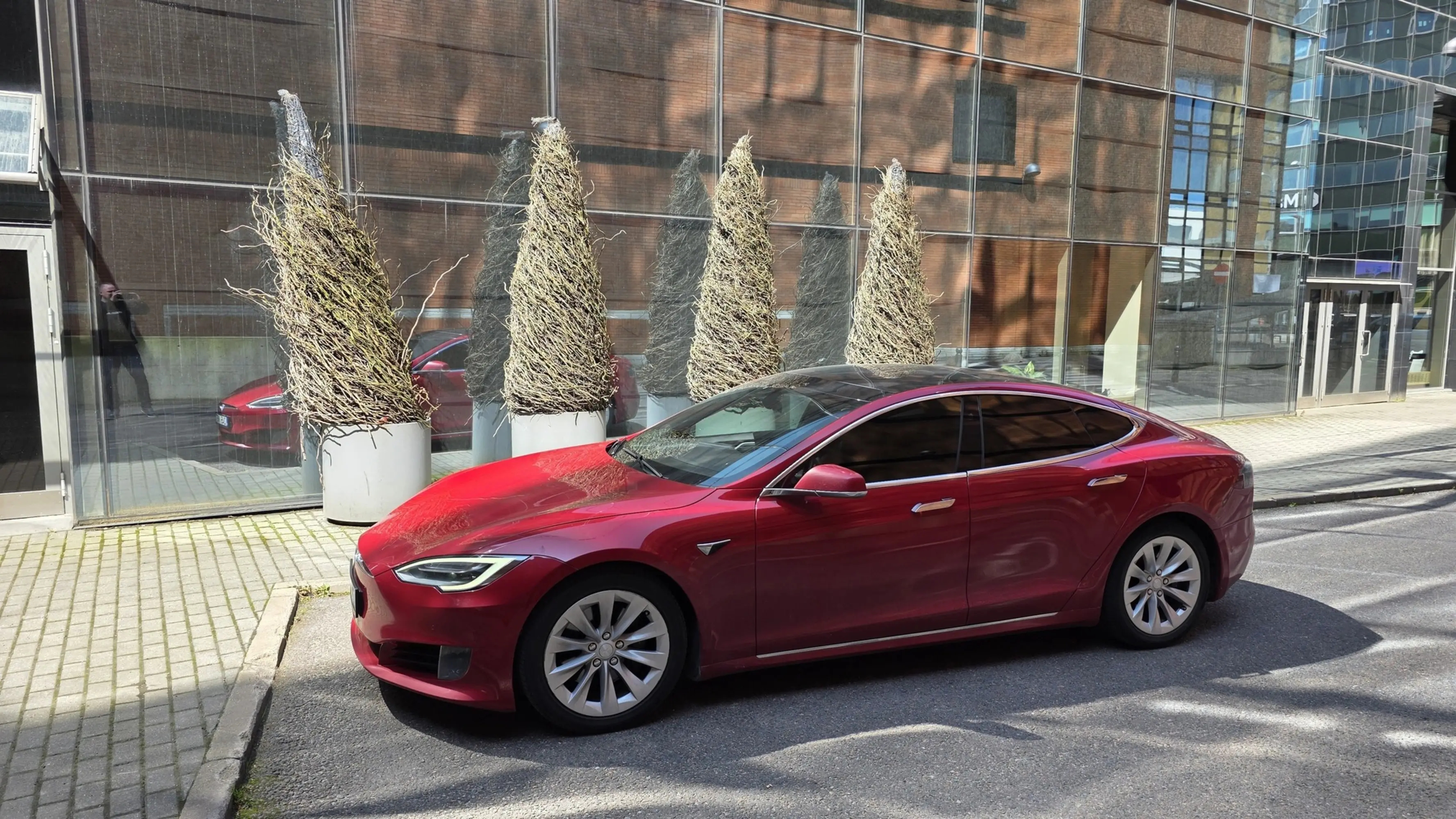 Tesla Model S, 386 kW, electric, automatic, four-wheel drive