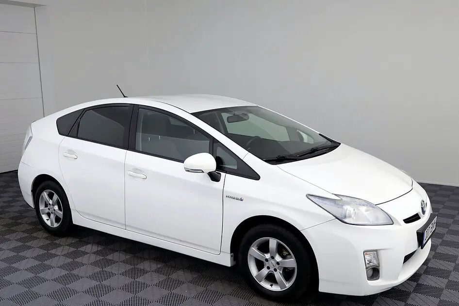 Toyota Prius, 2011, 1.8, 99 kW, гибрид б+э, автомат, передний привод