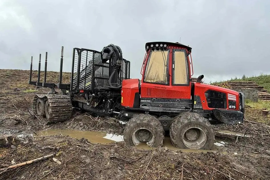 Komatsu 875
