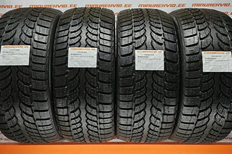Used studless winter tire 225/40R18 Bridgestone Blizzak LM-32 FR XL 92/V AO like new