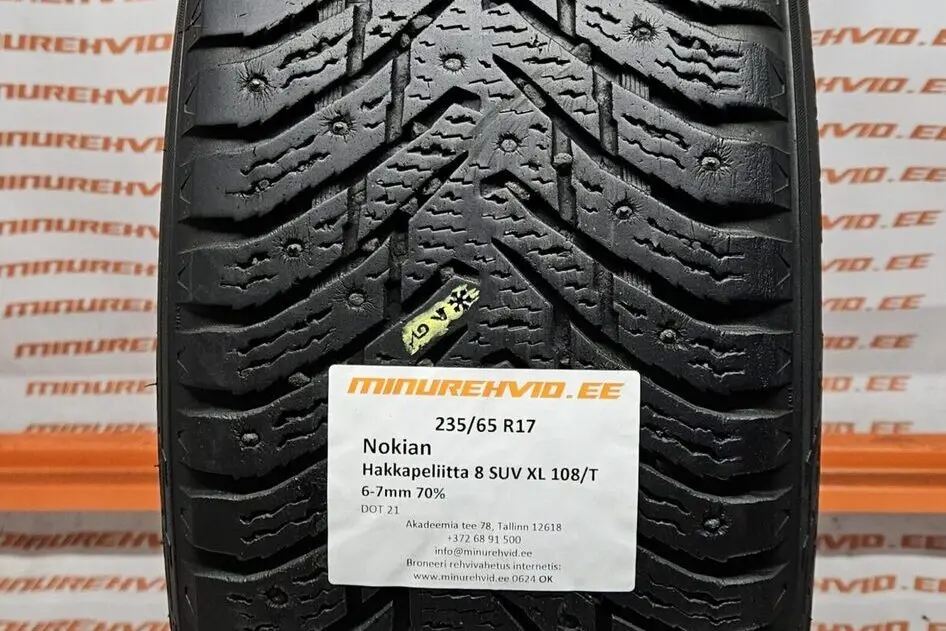 Подержанный шипованная шина 235/65R17 Nokian Hakkapeliitta 8 SUV XL 108/T