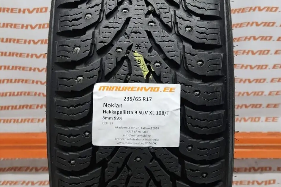 Подержанный шипованная шина 235/65R17 Nokian Hakkapeliitta 9 SUV XL 108/T