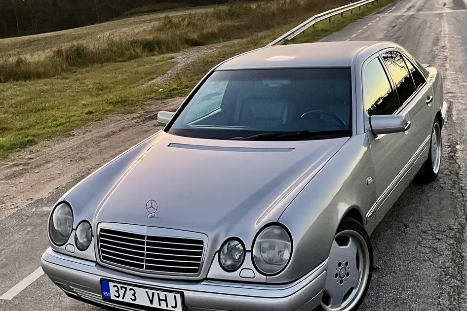Mercedes-Benz E 320, 1996, 3.2, 162 kW, petrol, automatic, rear-wheel drive