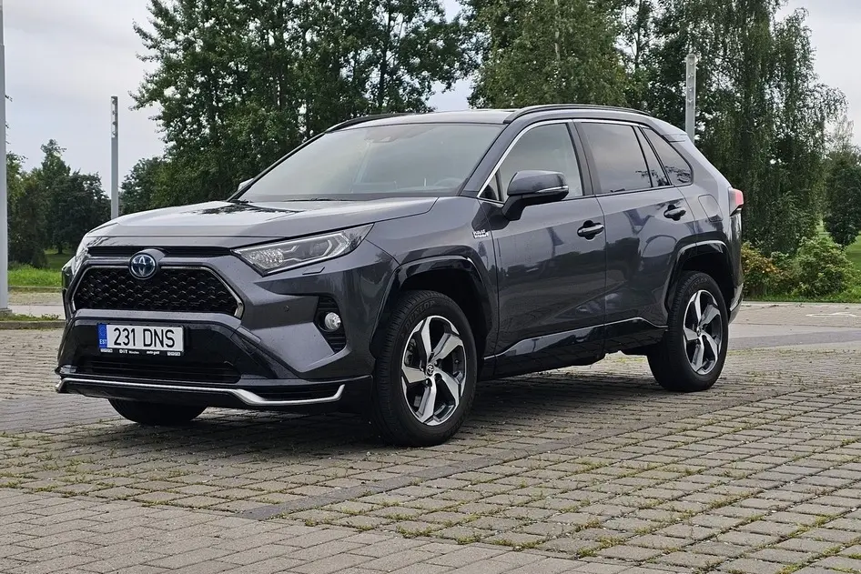 Toyota RAV4, 2022, 2.5, 136 kW, подключаемый гибрид (бензин/электричество), автомат, полный привод