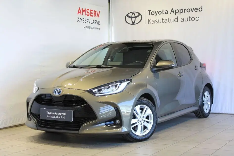Toyota Yaris, 2023, 1.5, 68 kW, гибрид б+э, автомат, передний привод