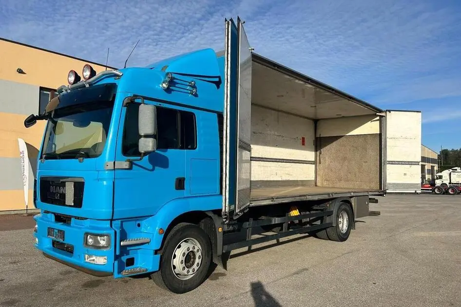 MAN TGM 18.340, 2012, 6.9, 250 kW, diesel, rear-wheel drive