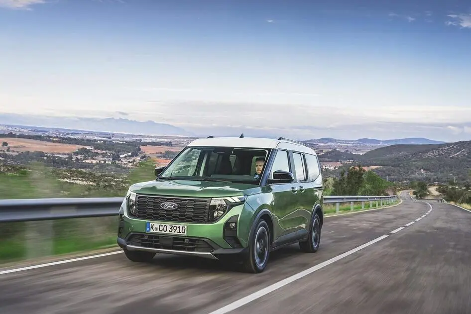 Ford Tourneo, 1.0, 92 kW, бензин, механическая, передний привод
