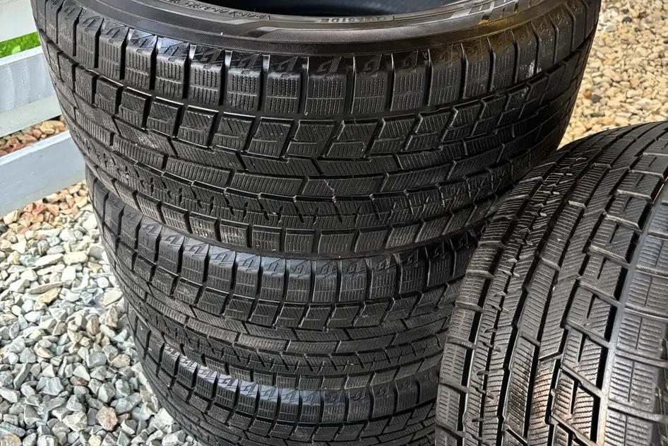 Подержанный нешипованная шина 245/45R19 Yokohama Ice GUARD