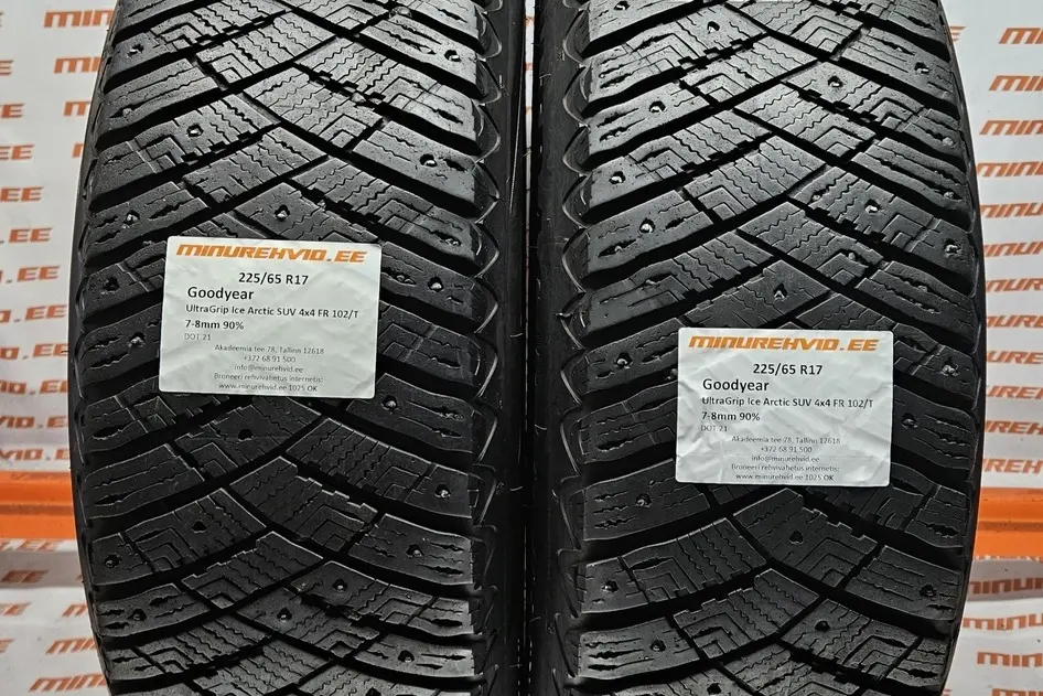 Подержанный шипованная шина 225/65R17 GoodYear UltraGrip Ice Arctic SUV 4x4 FR 102/T