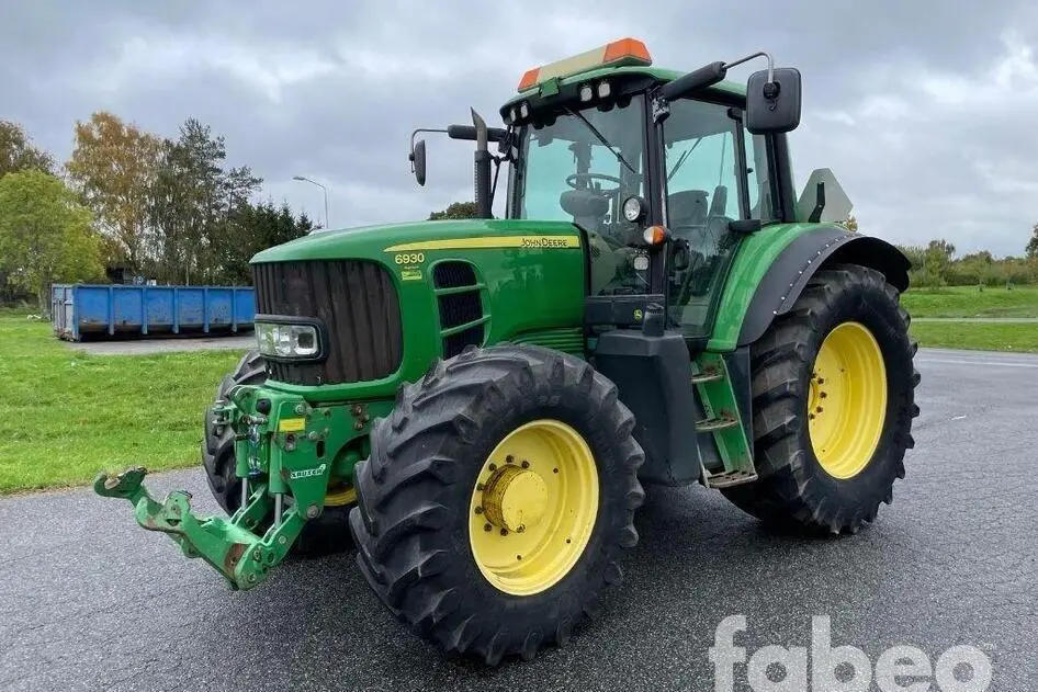 John Deere 6930
