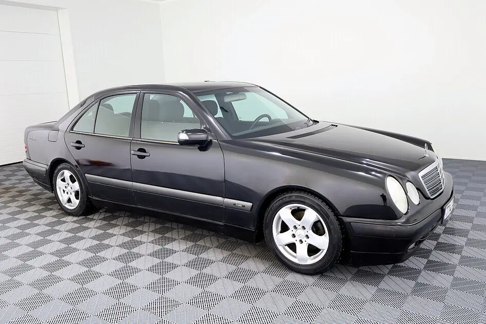 Mercedes-Benz E 240, 2000, 2.4, 125 kW, petrol, automatic, rear-wheel drive