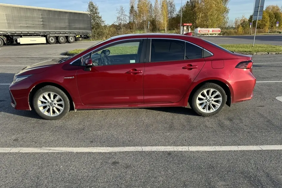 Toyota Corolla, 1.8, 72 kW, гибрид, автомат, передний привод