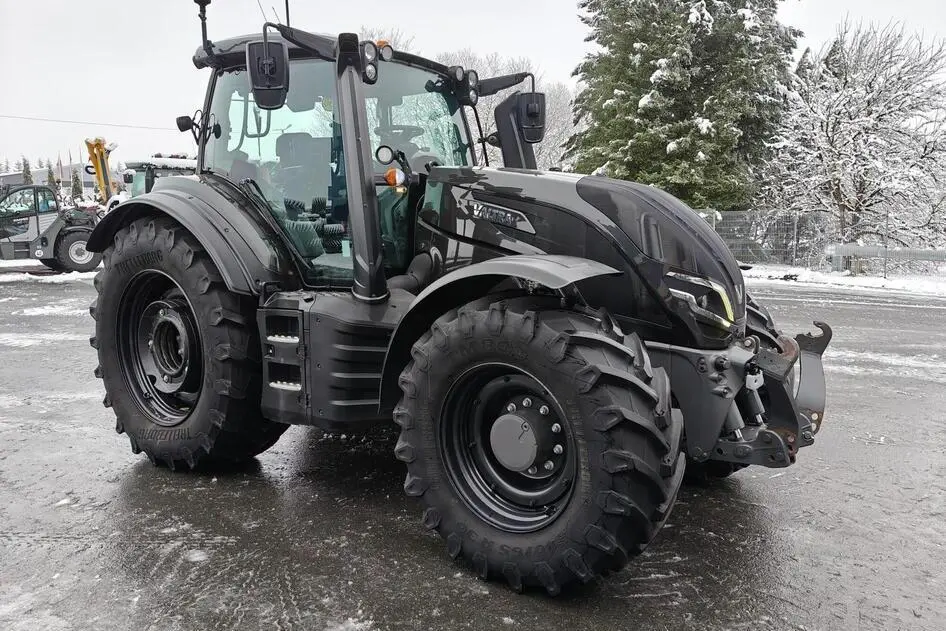 Valtra T255, 7.4, 198 kW, diesel, automatic, four-wheel drive